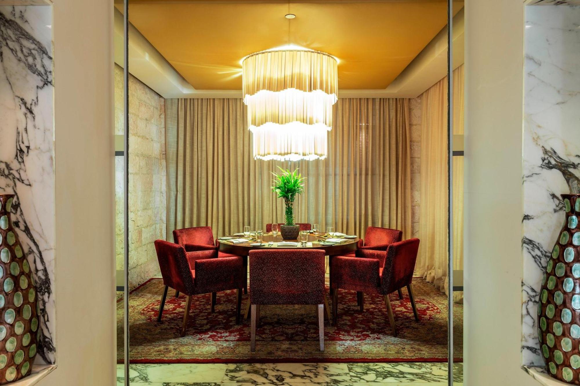 Sheraton Jeddah Hotel - Saudi Brothers Commercial Company Branch Eksteriør bilde A private dining room at the restaurant