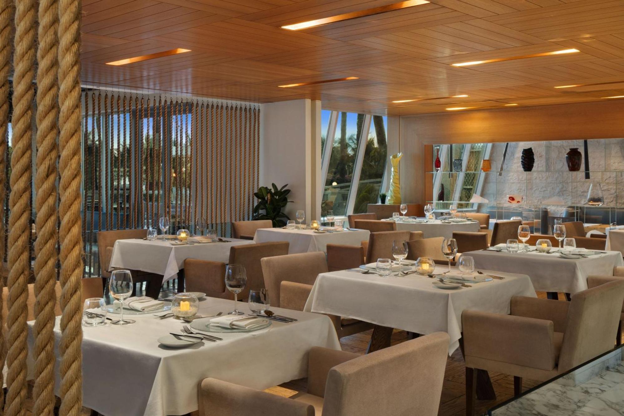 Sheraton Jeddah Hotel - Saudi Brothers Commercial Company Branch Eksteriør bilde The interior of the restaurant