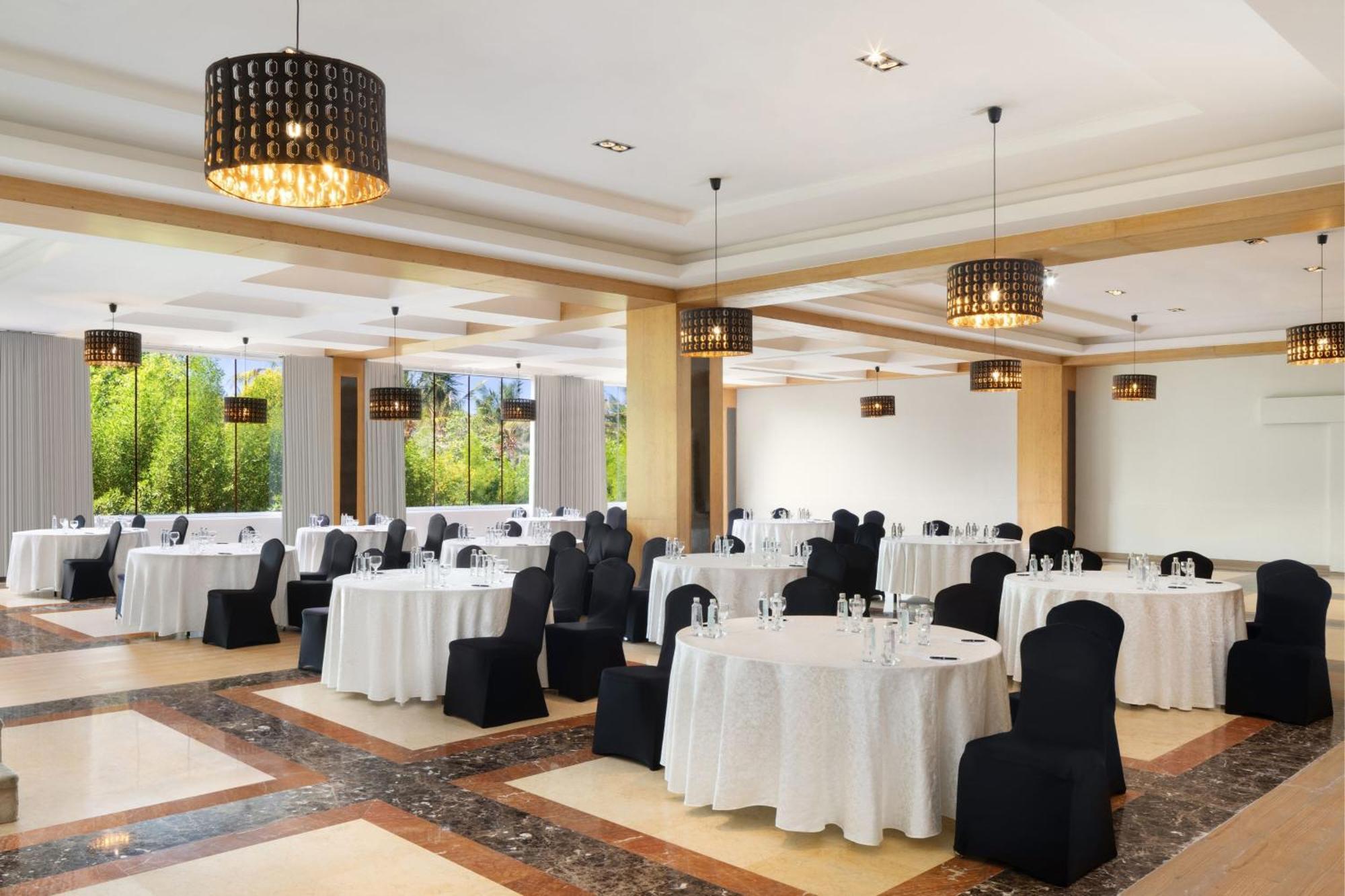 Sheraton Jeddah Hotel - Saudi Brothers Commercial Company Branch Eksteriør bilde The ballroom