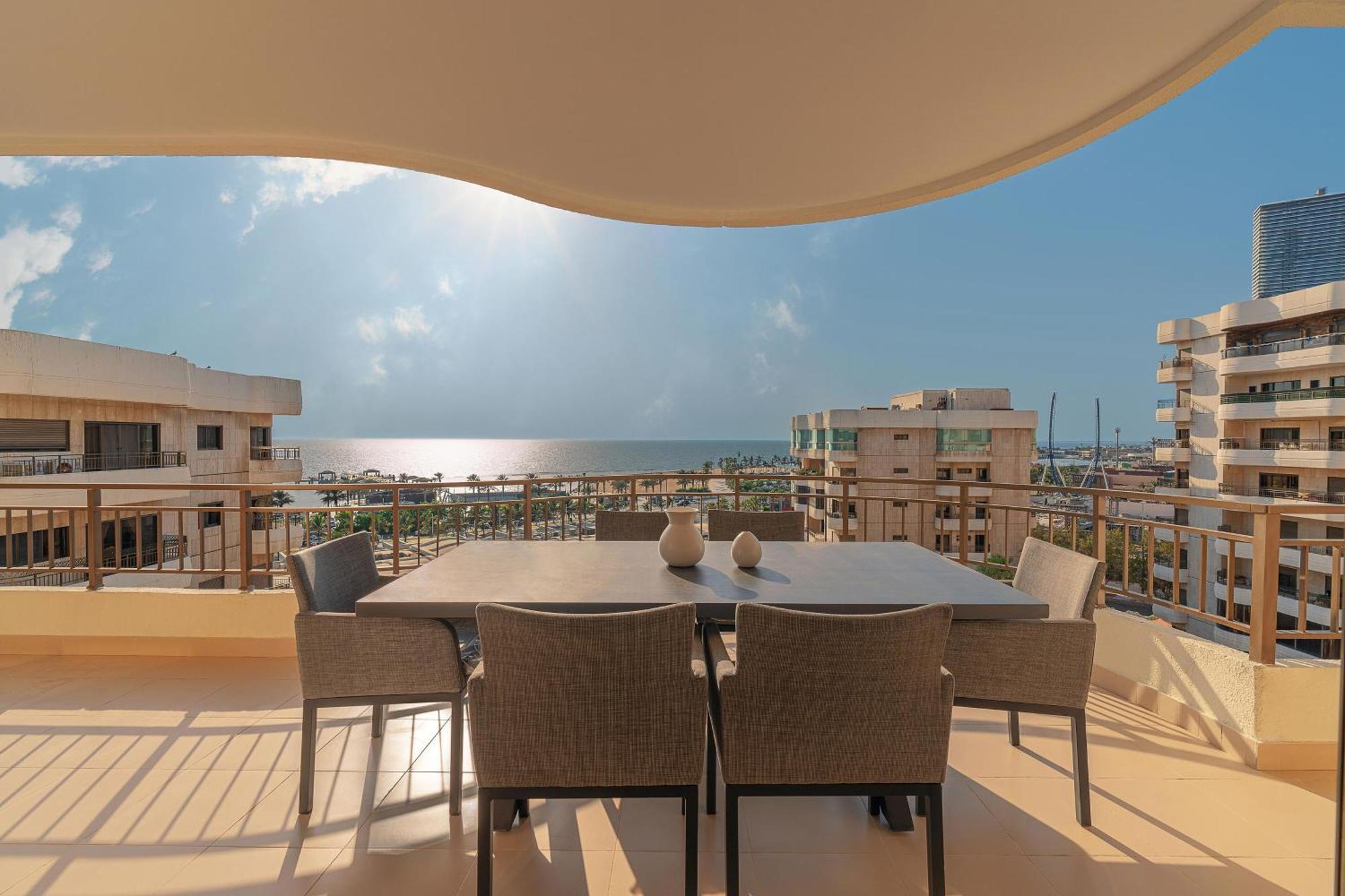 Sheraton Jeddah Hotel - Saudi Brothers Commercial Company Branch Eksteriør bilde View from the balcony of a penthouse