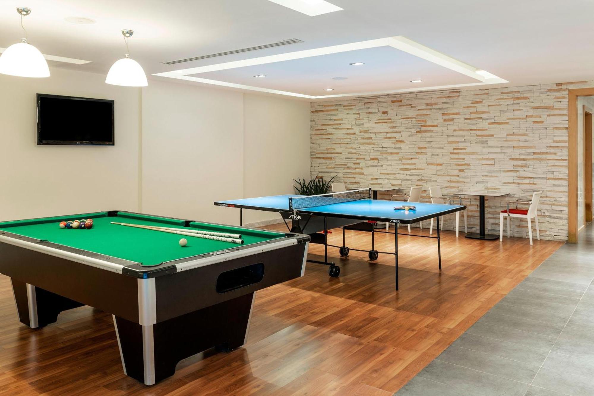 Sheraton Jeddah Hotel - Saudi Brothers Commercial Company Branch Eksteriør bilde Games room