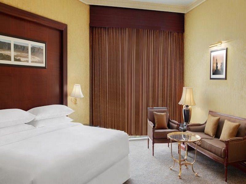 Sheraton Jeddah Hotel - Saudi Brothers Commercial Company Branch Eksteriør bilde Deluxe room