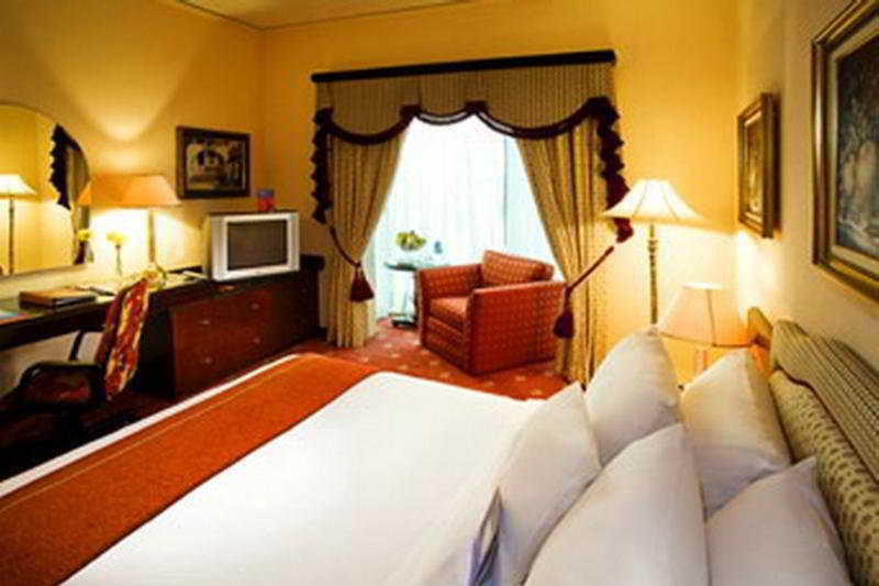 Sheraton Jeddah Hotel - Saudi Brothers Commercial Company Branch Rom bilde A room at the hotel