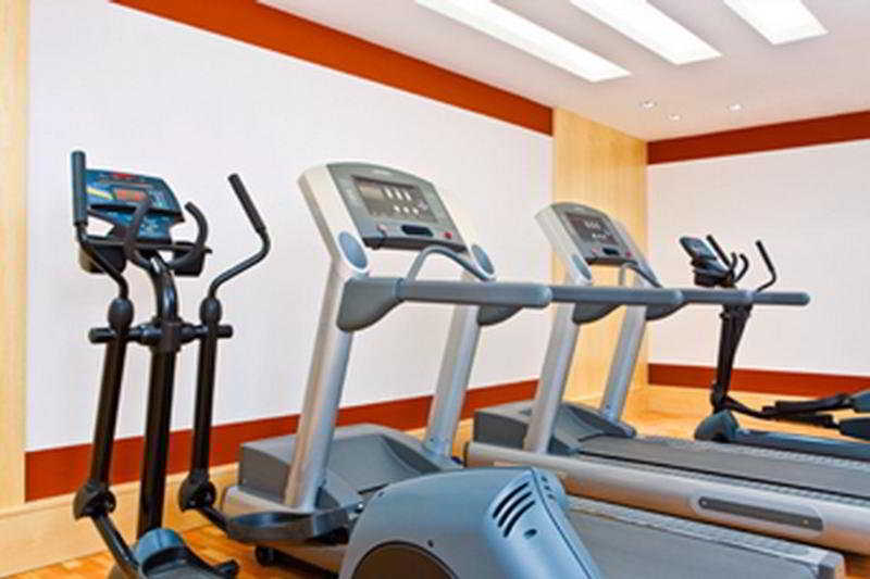 Sheraton Jeddah Hotel - Saudi Brothers Commercial Company Branch Eksteriør bilde Elliptical trainer (left)