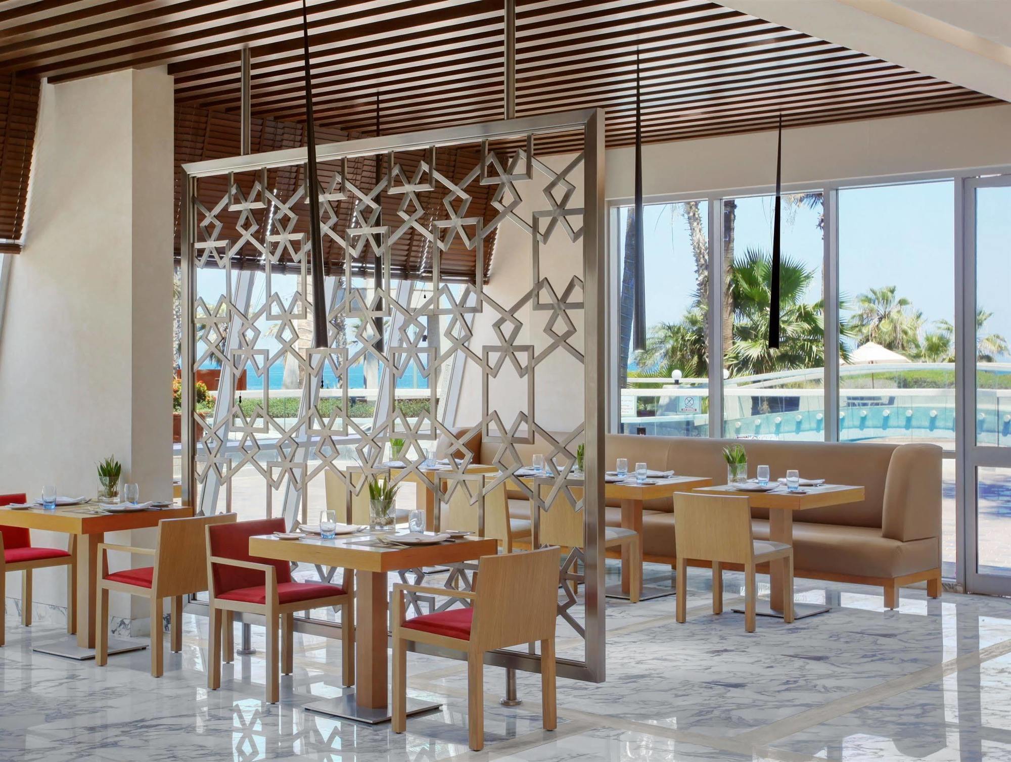 Sheraton Jeddah Hotel - Saudi Brothers Commercial Company Branch Eksteriør bilde The Beach Club
